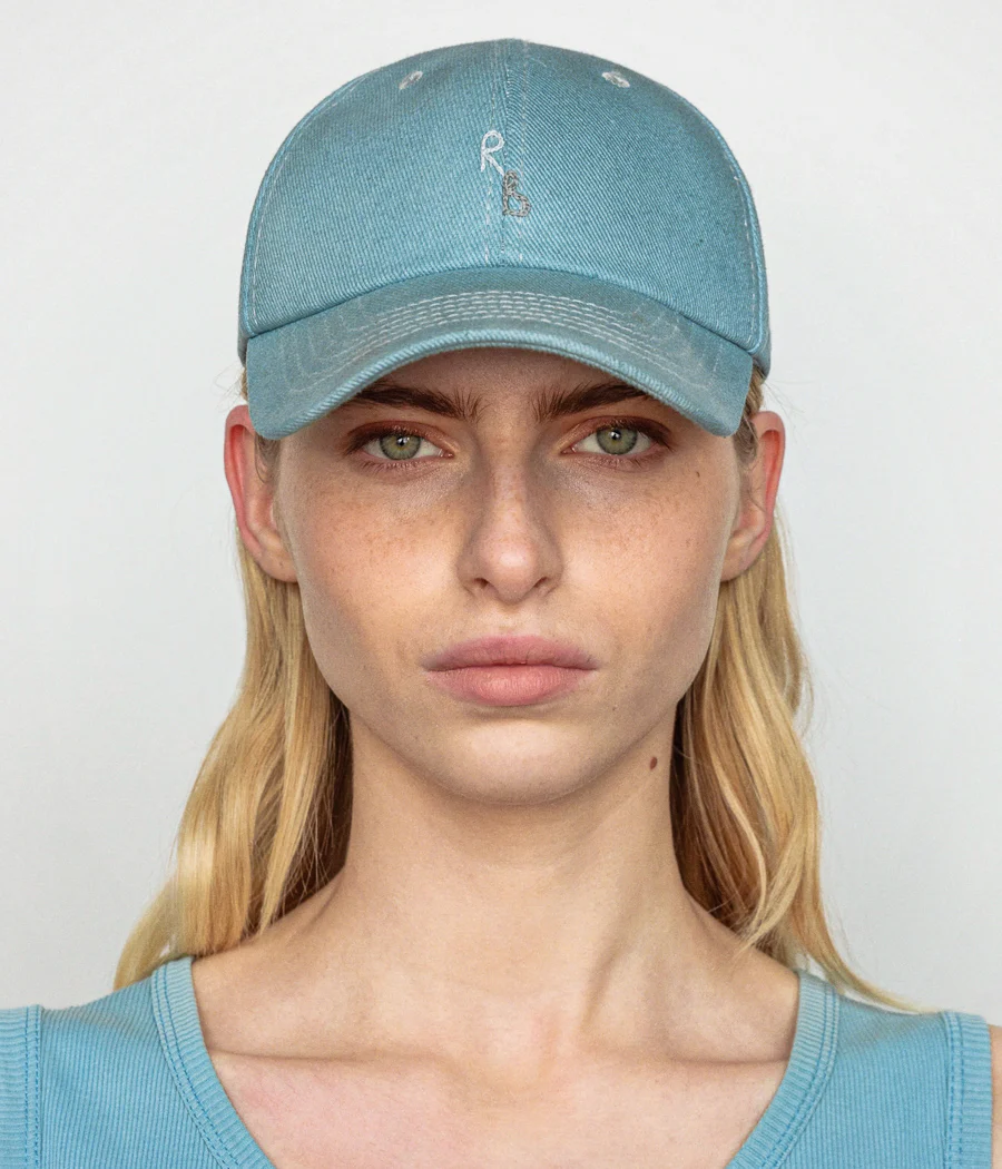 BASEBALL CAP IN LIGHT BLUE